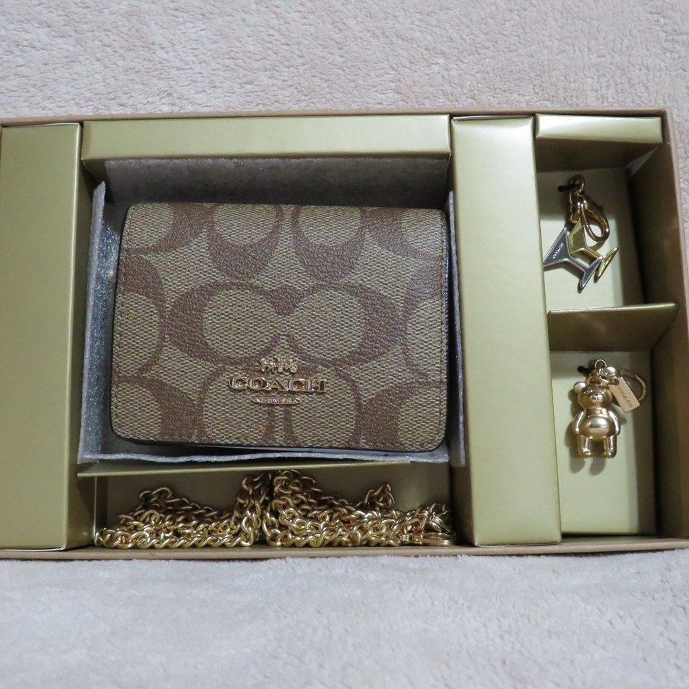 Coach Boxed Signature Mini Wallet on Chain with Charms (Khaki)